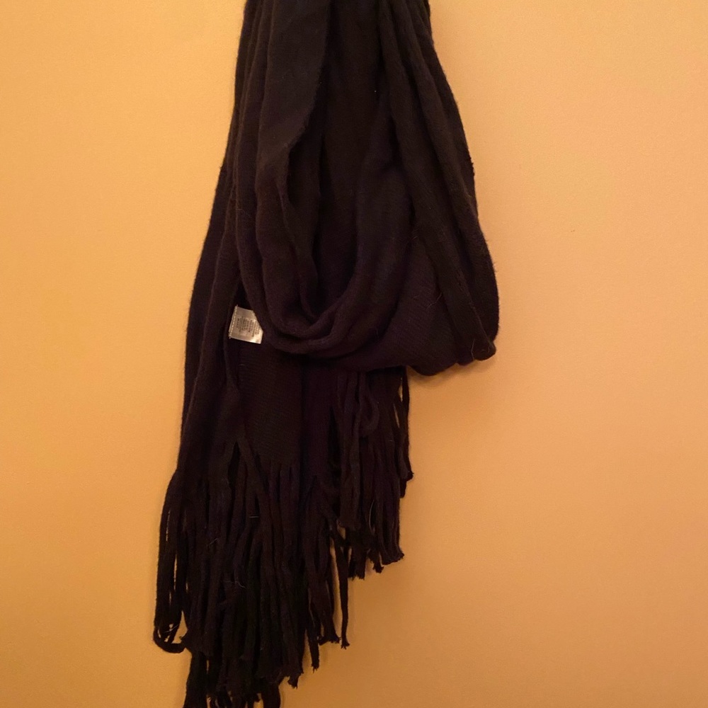 Black knit scarf